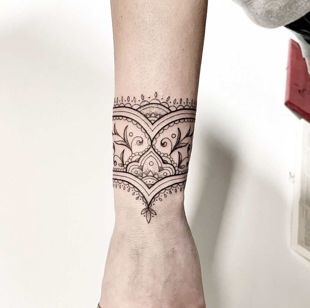 fineline tattoo bracciale2
