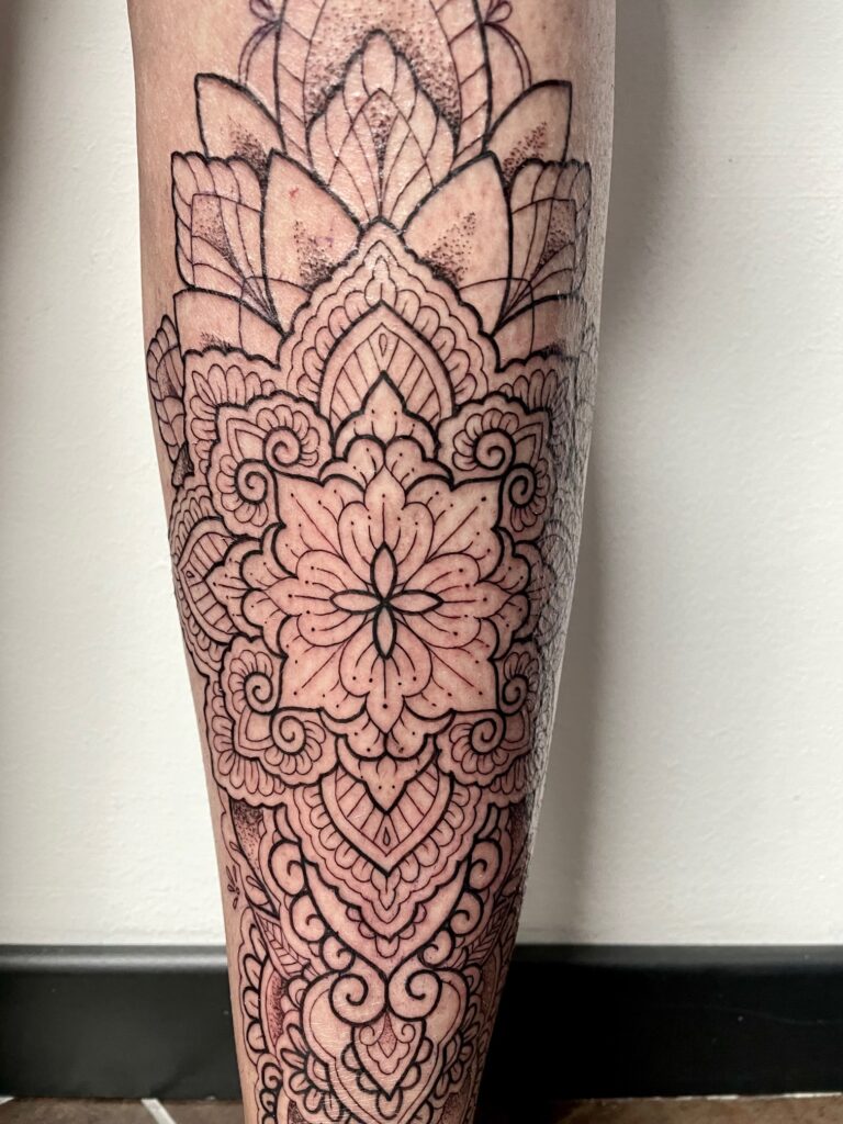 fineline tattoo geometrico mandala1