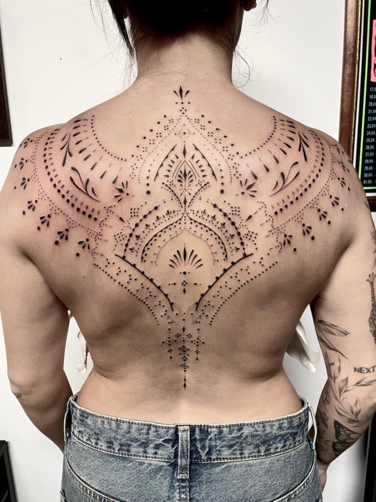 fineline tattoo ornamentale