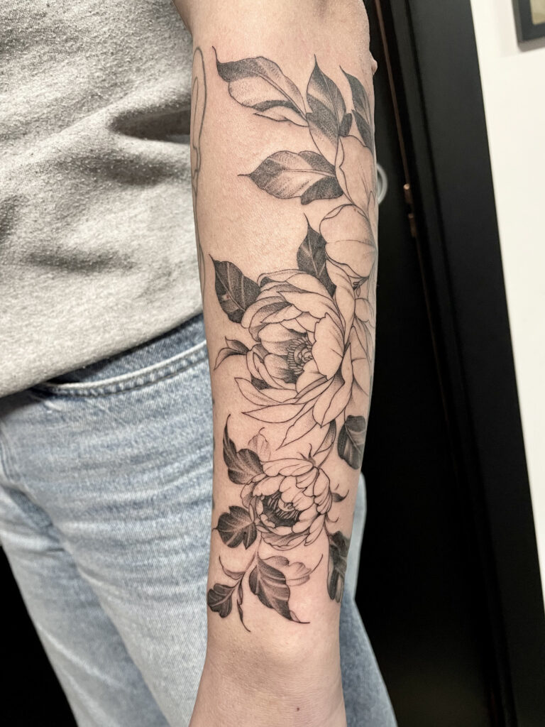 fineline tattoo peonia