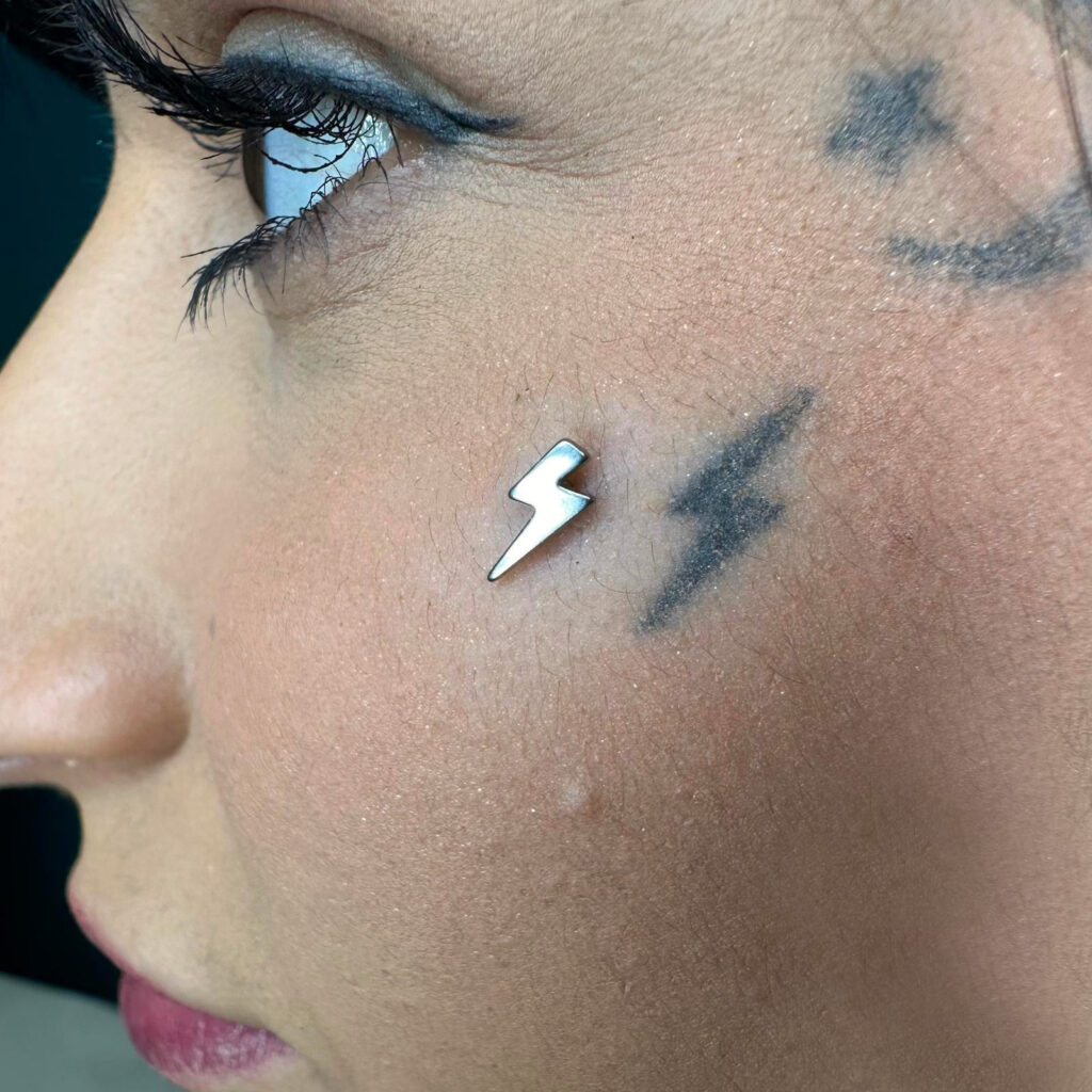 piercing zigomo