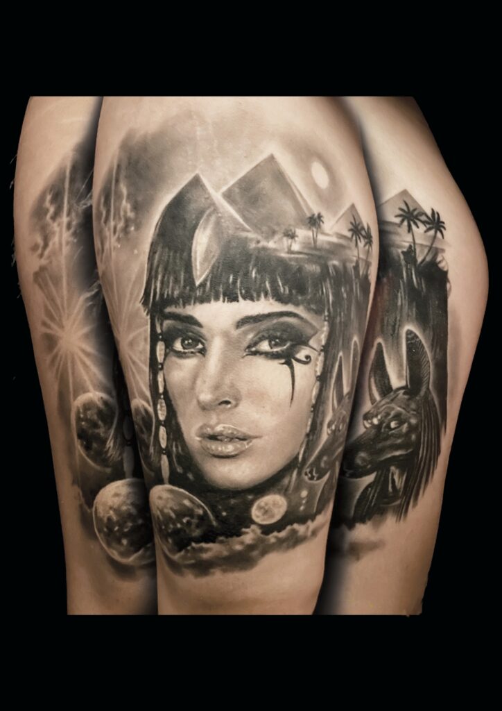 realismo tattoo gamba anubi cleopatra egitto