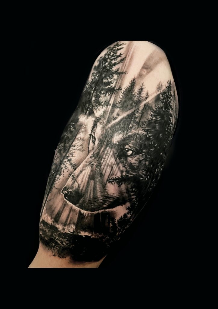 realismo tattoo lupo forest